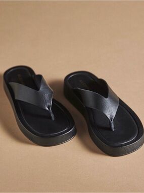 Alohas Overcast Black Thong Sandal Sz 39